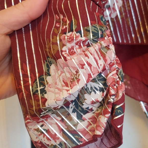 NWT stunning floral top - Picture 2 of 11